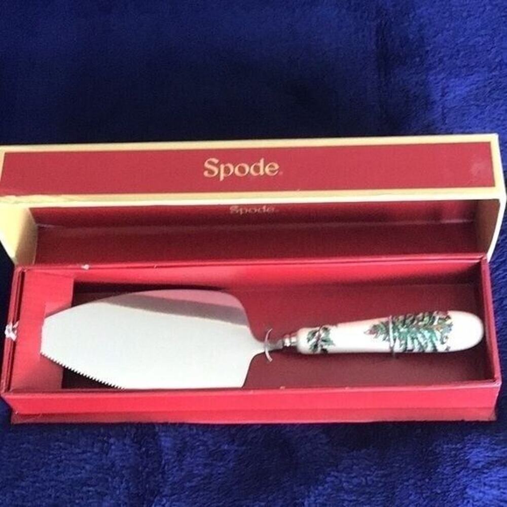 SPODE HOLIDAY CAKE SERVER Size- 10 1/2” NWT